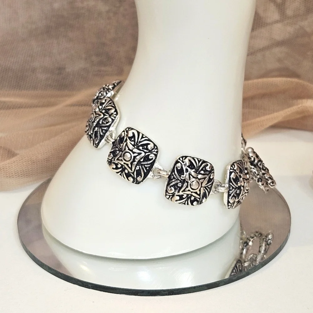 Premier Designs Bailey Silver Plated Retired Bracelet